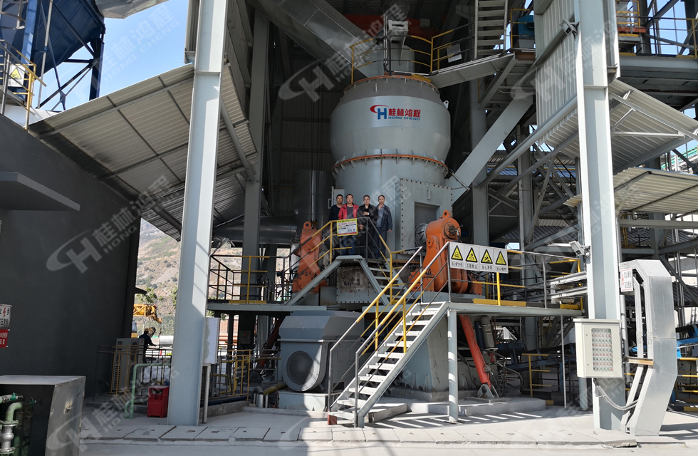 桂林鴻程礦山設備制造企業的立式磨粉機設備欣賞